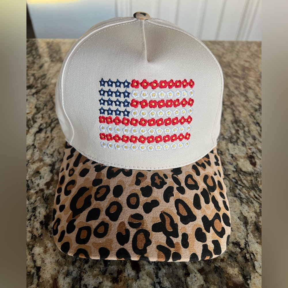 Leopard Brim Daisy Flag Trucker Hat - Cream & Leopard